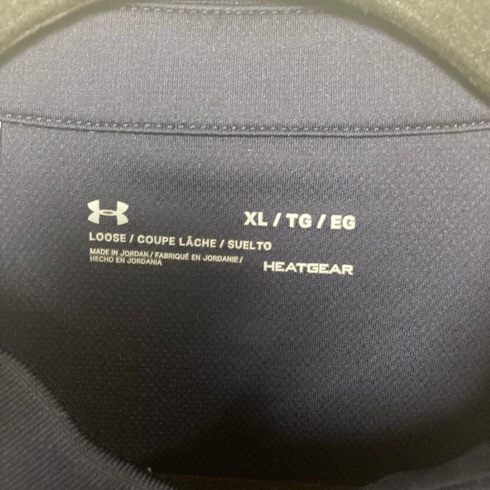 Navy Under Armour blue short sleeve polo shirt. XL - Picture 4 of 5